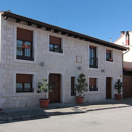 Apartamentos Turisticos Los Abuelos Montemayor de Pililla Eksteriør bilde