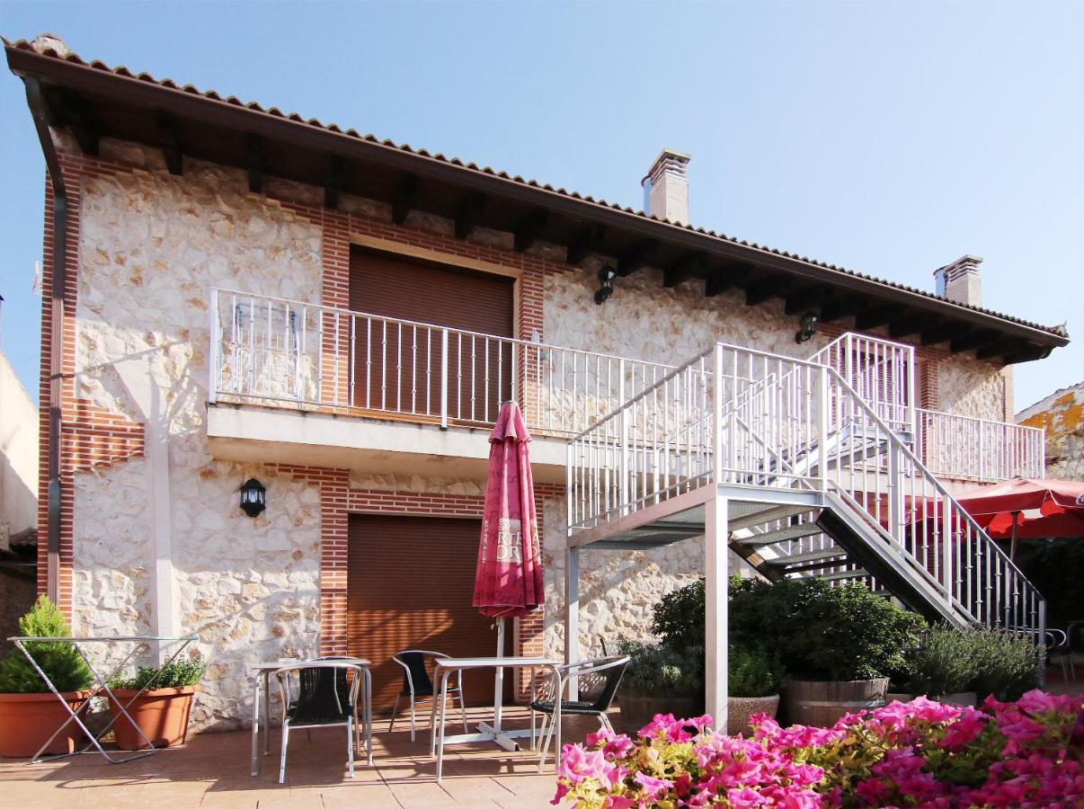 Apartamentos Turisticos Los Abuelos Montemayor de Pililla Eksteriør bilde