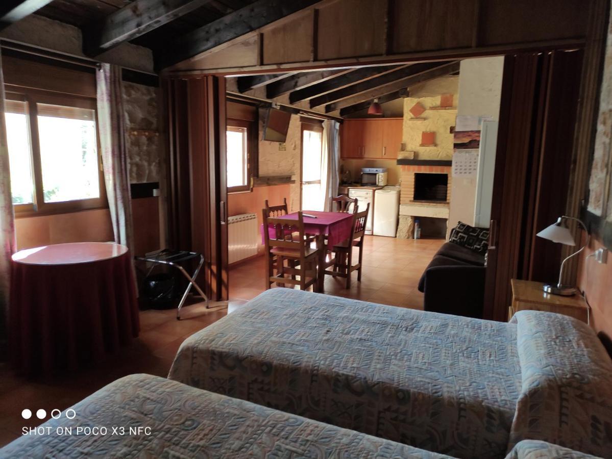 Apartamentos Turisticos Los Abuelos Montemayor de Pililla Eksteriør bilde