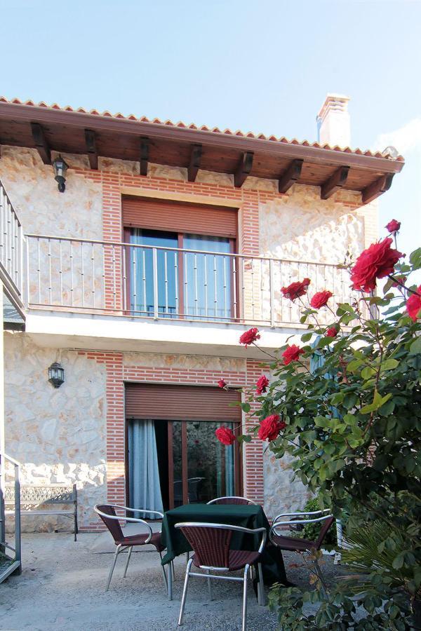 Apartamentos Turisticos Los Abuelos Montemayor de Pililla Eksteriør bilde