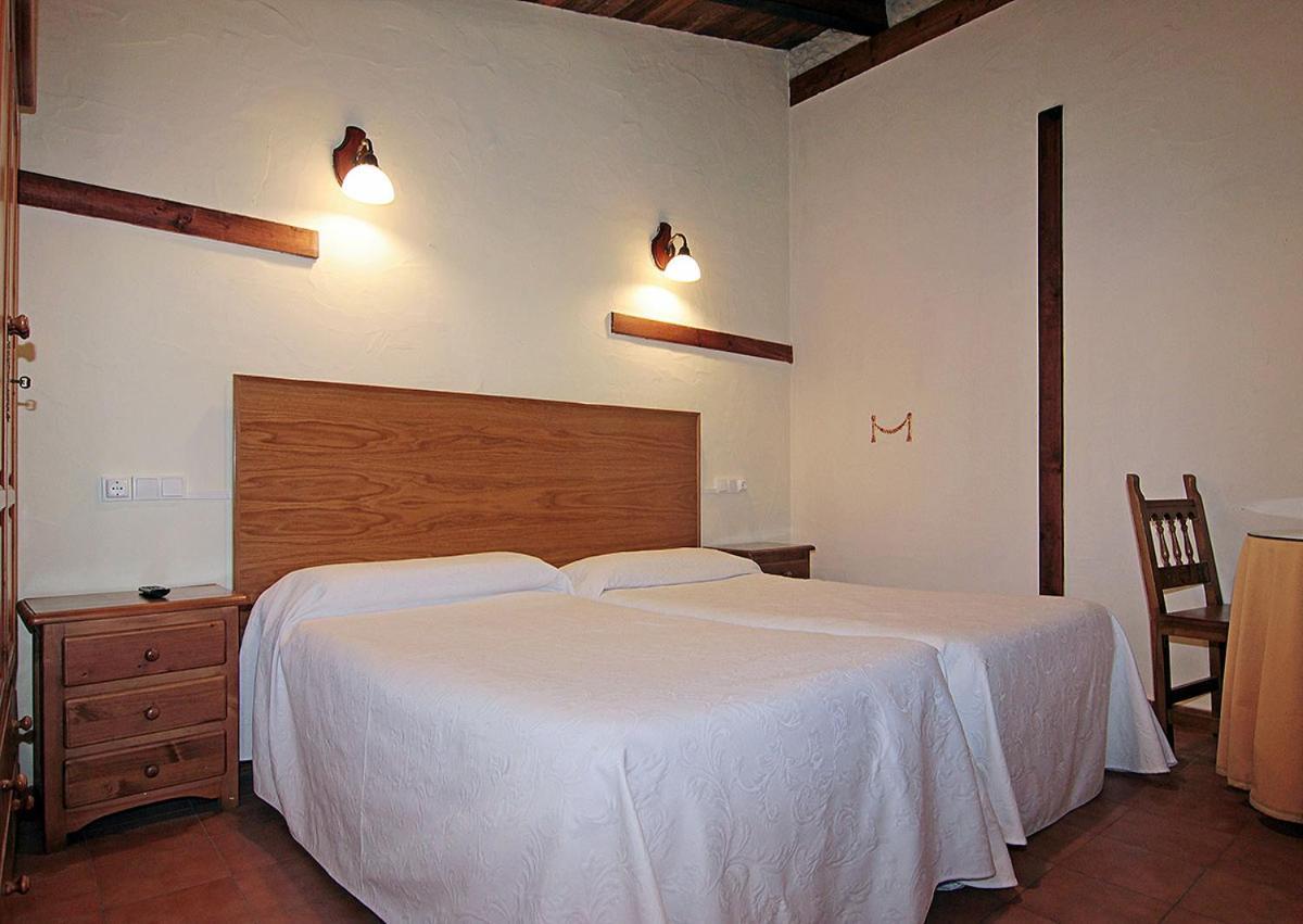 Apartamentos Turisticos Los Abuelos Montemayor de Pililla Eksteriør bilde
