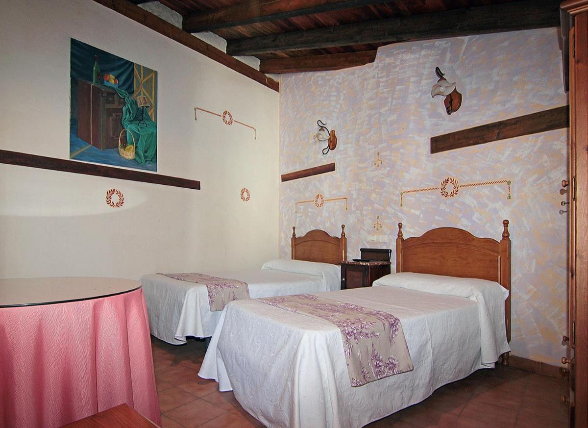 Apartamentos Turisticos Los Abuelos Montemayor de Pililla Eksteriør bilde