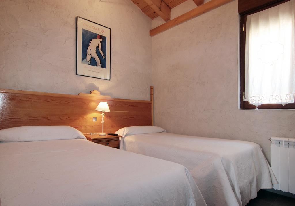 Apartamentos Turisticos Los Abuelos Montemayor de Pililla Eksteriør bilde