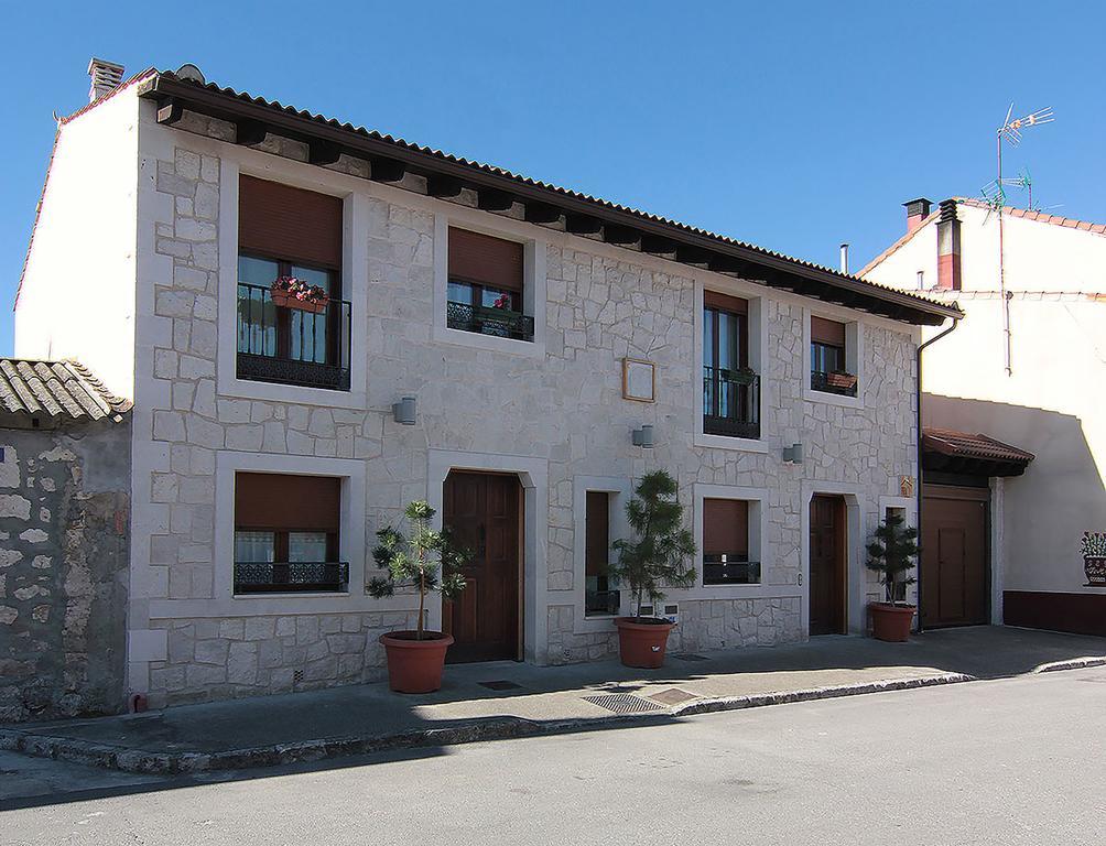 Apartamentos Turisticos Los Abuelos Montemayor de Pililla Eksteriør bilde