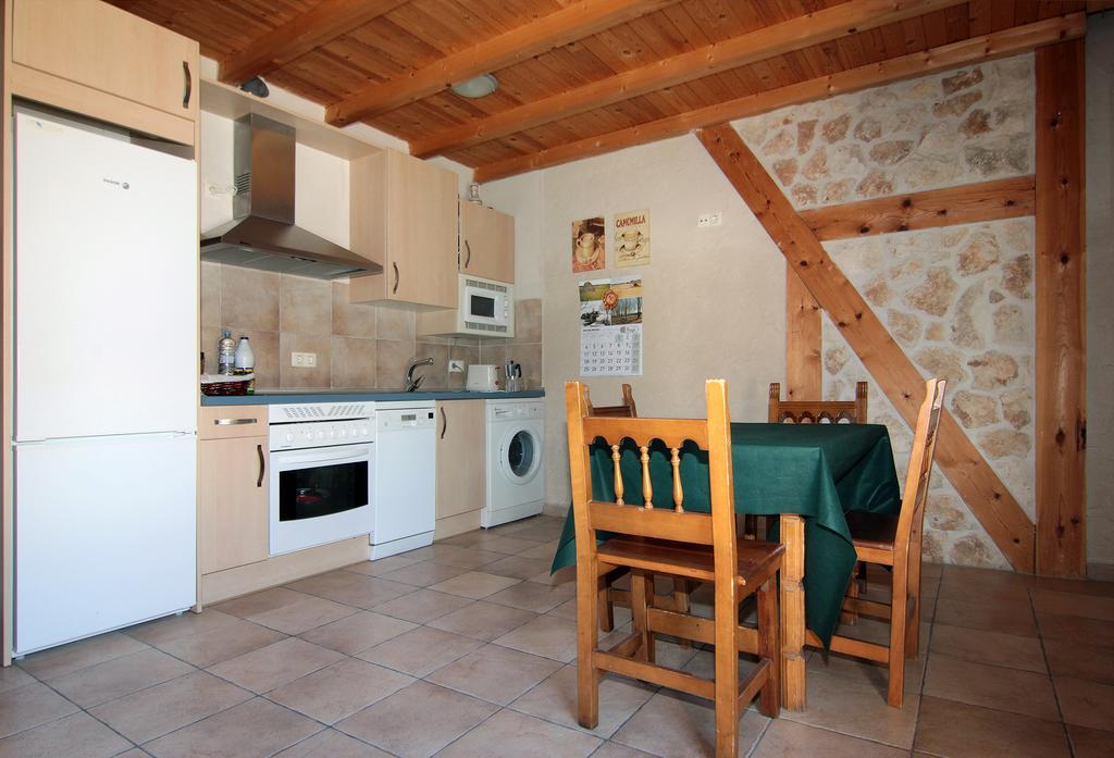 Apartamentos Turisticos Los Abuelos Montemayor de Pililla Eksteriør bilde