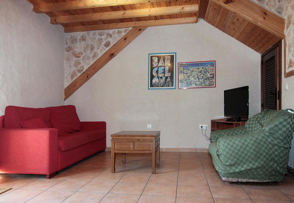 Apartamentos Turisticos Los Abuelos Montemayor de Pililla Eksteriør bilde