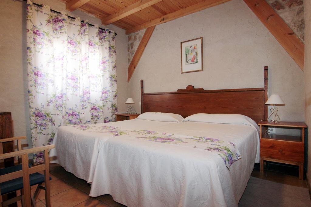 Apartamentos Turisticos Los Abuelos Montemayor de Pililla Eksteriør bilde