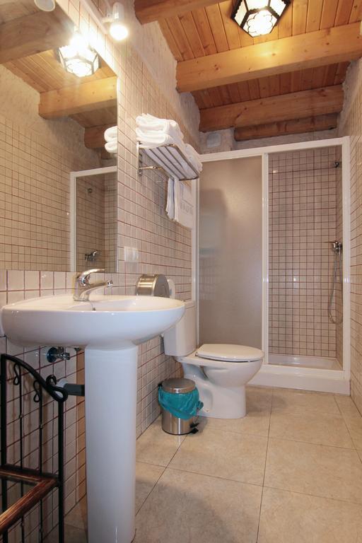 Apartamentos Turisticos Los Abuelos Montemayor de Pililla Eksteriør bilde