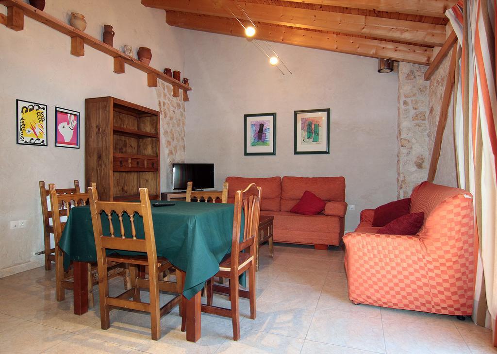 Apartamentos Turisticos Los Abuelos Montemayor de Pililla Eksteriør bilde