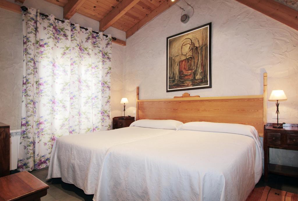 Apartamentos Turisticos Los Abuelos Montemayor de Pililla Eksteriør bilde