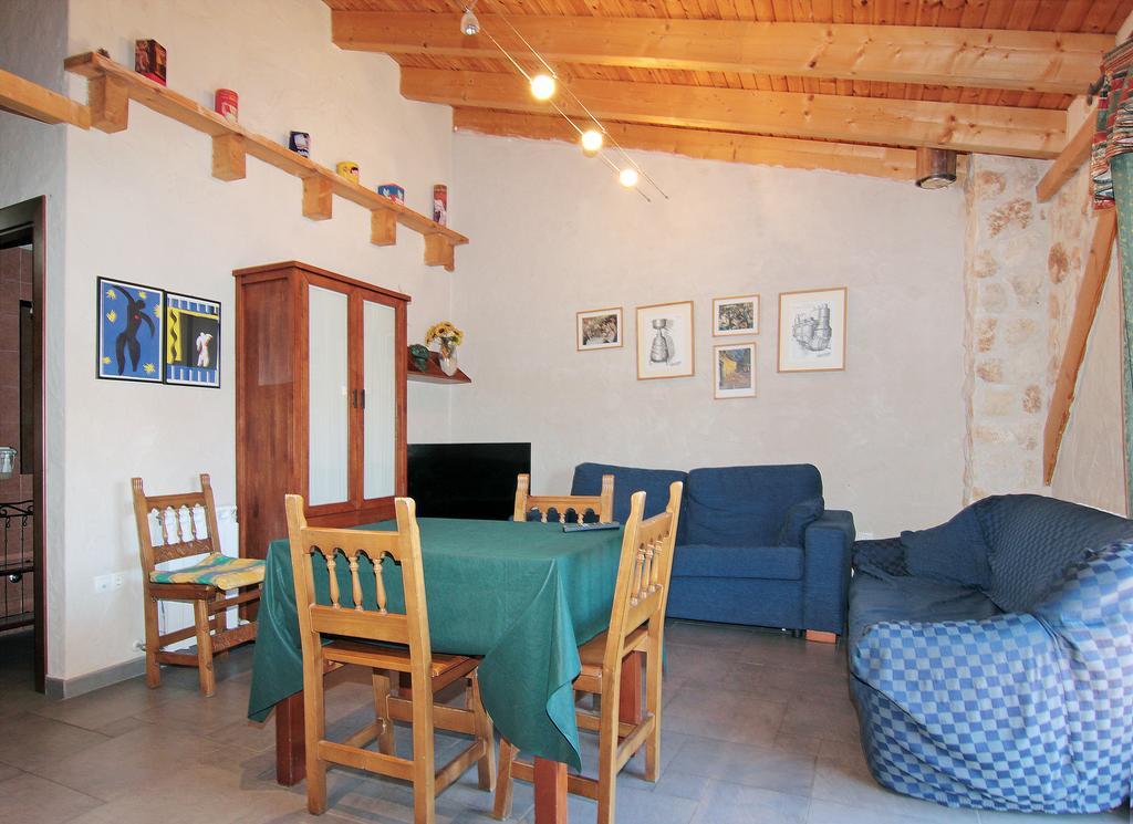 Apartamentos Turisticos Los Abuelos Montemayor de Pililla Eksteriør bilde